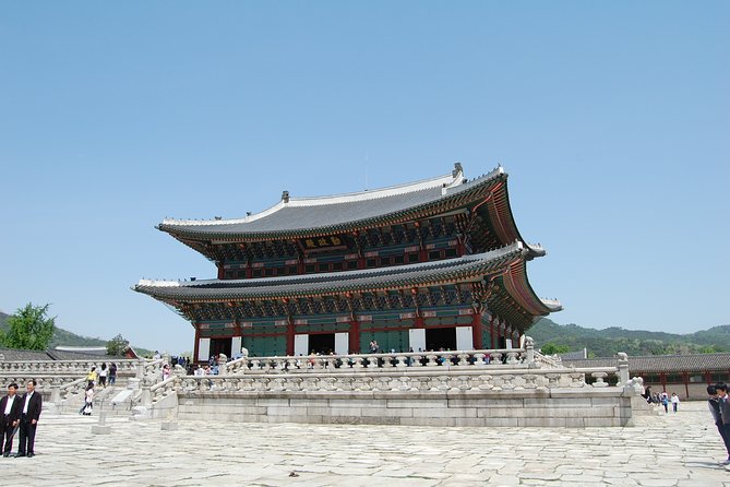 8 Hours Private tour with top attractions in Seoul - Gyeongbokgung Palace: where history becomes real walking