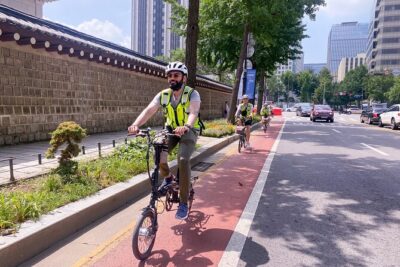 Afternoon E-bike tour and "Happy Hour" food and drinks - The Cheonggyecheon section: Berlin Square to the stream calm-down