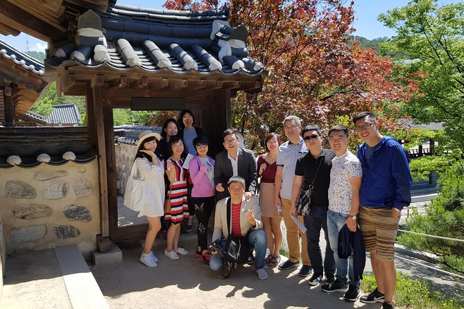 Afternoon Seoul: Hanok Vibes, Netflix Street Food & N Seoul Tower - Food expectations: the fun part is buying a few, not proving you ate everything