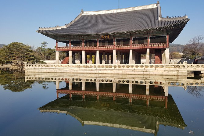 Best Walking Tour to Gyeongbok Palace Bukchon Hanok Village - The pre-palace context: King Sejong Statue and the past-to-present setup
