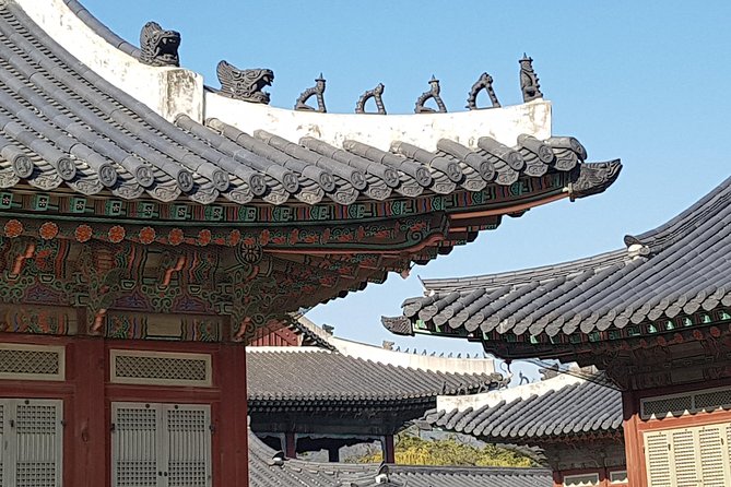 Best Walking Tour to Gyeongbok Palace Bukchon Hanok Village - Entering Gyeongbokgung Palace: the royal guard changing ceremony moment