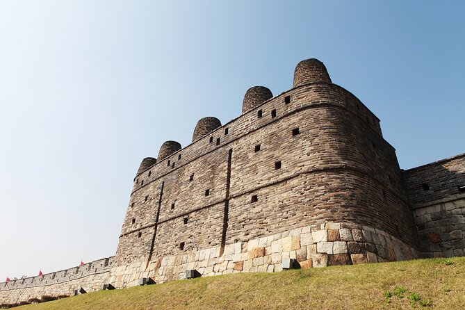 Day Trip to UNESCO: Suwon Fortress Adventure from Seoul - Hwaseong Haenggung Palace: a palace built for war and worship