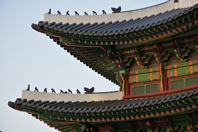 Discover Seoul: Local Life and History - Gyeongbokgung Palace: guard change with real context