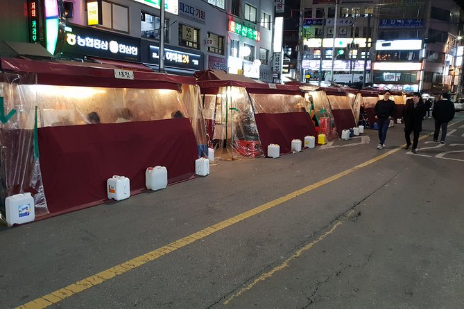 Drinking and Eating through the Alleys of Seoul - Why this Seoul alley food walk feels more local