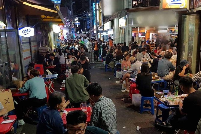 Drinking and Eating through the Alleys of Seoul - How much you’ll eat and why the pace matters