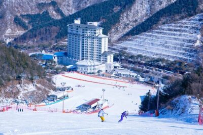 Elysian Gangchon Winter Ski + Eobi Ice Valley Day Tour fr Seoul - Gear rental and clothing: where your comfort (or stress) gets decided
