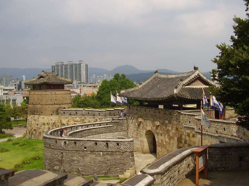 From Seoul: Suwon Hwaseong Fortress Tour - Walking the UNESCO walls of Suwon Hwaseong