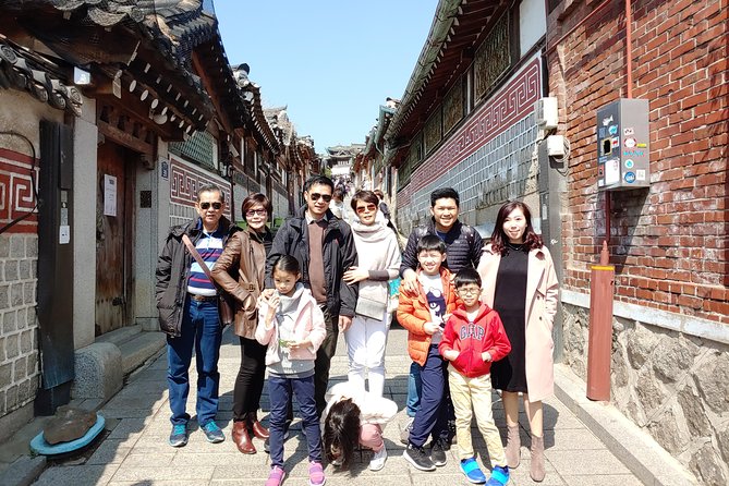 Full-day Customizable Private Seoul Highlight Tour - Bukchon Hanok Village: short visit, big photo payback