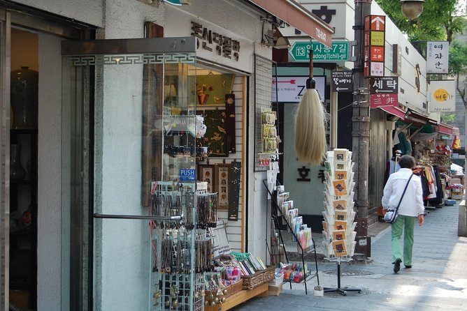 Full-Day Palace Tour in Seoul - Lunch break at a traditional Korean restaurant