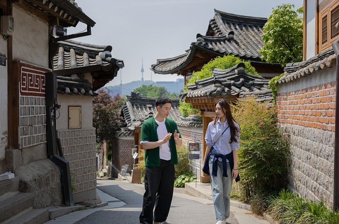 Gwanghwamun Tour l 120 minutes to Understand Local Korean Society - Stop 5: University of North Korean Studies and How a Society Thinks