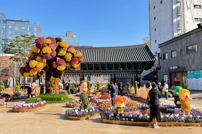 Half day Morning Seoul City Tour(Temple & Gyeongbok Palace) - Gyeongbokgung Palace: guard changing, architecture, and the fast-photo strategy