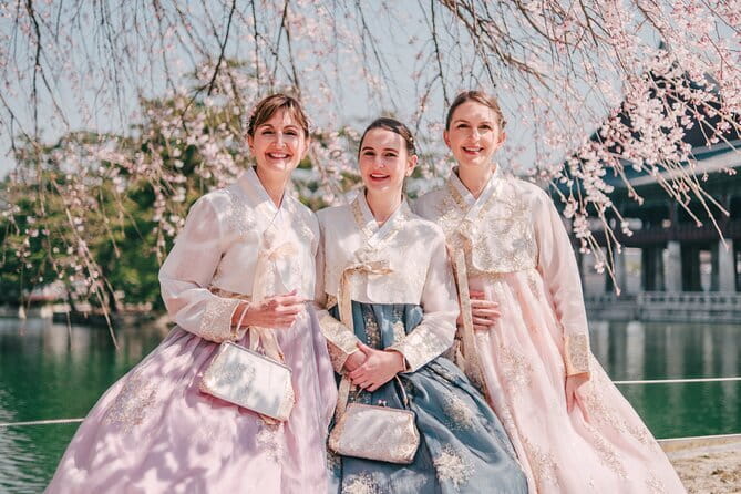 Hanbok Photoshoot and History Tour at Gyeongbokgung Palace - How the 2–3 Hour Flow Really Works (and Why That’s a Good Thing)