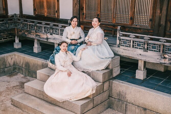 Hanbok Photoshoot and History Tour at Gyeongbokgung Palace - Inside Gyeongbokgung Palace: Pavilions, Corridors, and Storytelling Moments