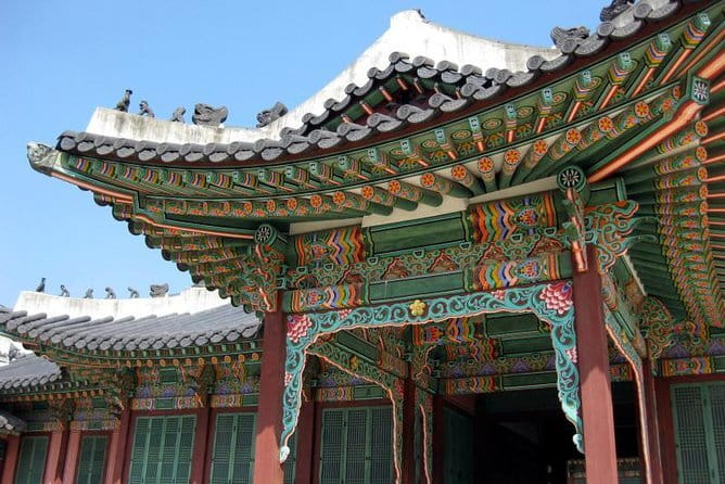 Hanbok Photoshoot and History Tour at Gyeongbokgung Palace - Gyeonghoeru Pavilion: The Pond-and-Trees Photo Break