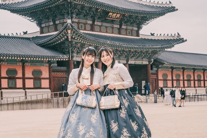 Hanbok Photoshoot and History Tour at Gyeongbokgung Palace - Stop 1: The Hanbok Rental Store at 133-2 (Where the Day Starts)