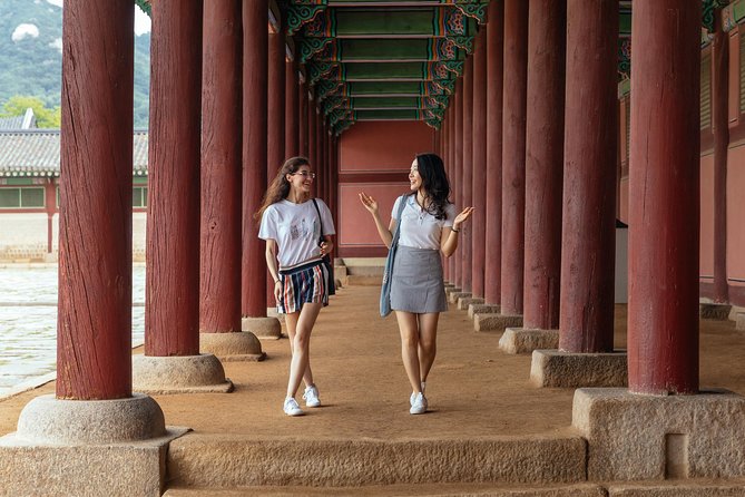 Highlights & Hidden Gems With Locals: Best of Seoul Private Walking Tour - Stop 2: Jogyesa Temple for an urban calm break