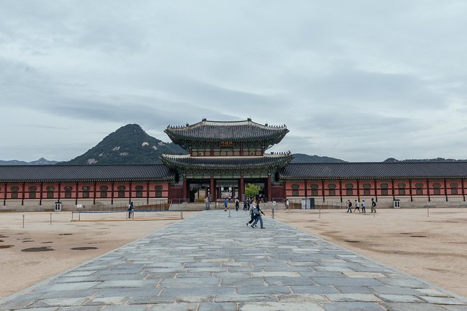 Highlights & Hidden Gems With Locals: Best of Seoul Private Walking Tour - Stop 4: Gyeongbokgung Palace for stories tied to the real place