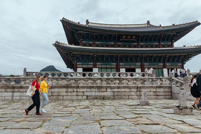 Highlights & Hidden Gems With Locals: Best of Seoul Private Walking Tour - The guide experience: why some days feel magic and others feel flat
