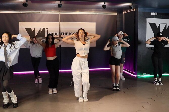 K-pop Dance Class in Seoul (Incl. video shooting & editing) - The full 90 minutes: warm-up, rhythm, choreography, then filming