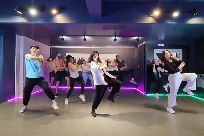 K-pop Dance Class in Seoul (Incl. video shooting & editing) - Group energy vs 1-on-1: choosing your class vibe