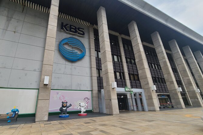 K-POP Experience in Seoul: Real K-POP Agency & Fan Culture - Starting in Seoul: Where You’ll Meet and How the Day Flows