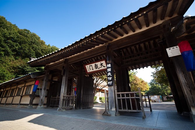 Korean Folk Village and Suwon Hwaseong Fortress Day Tour(EG Tour) - Suwon Nammun Markt: free market time that can be a meal plan