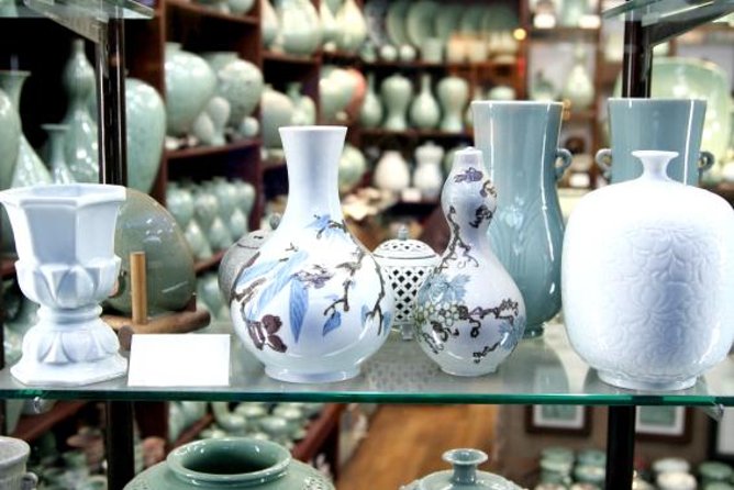 Korean Palace and Market Tour in Seoul Including Insadong and Gyeongbokgung Palace - Namdaemun Market: where souvenirs feel more local