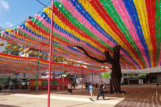 Korean Palace and Temple Tour in Seoul: Gyeongbokgung Palace and Jogyesa Temple - National Folk Museum of Korea: everyday life, not just royalty