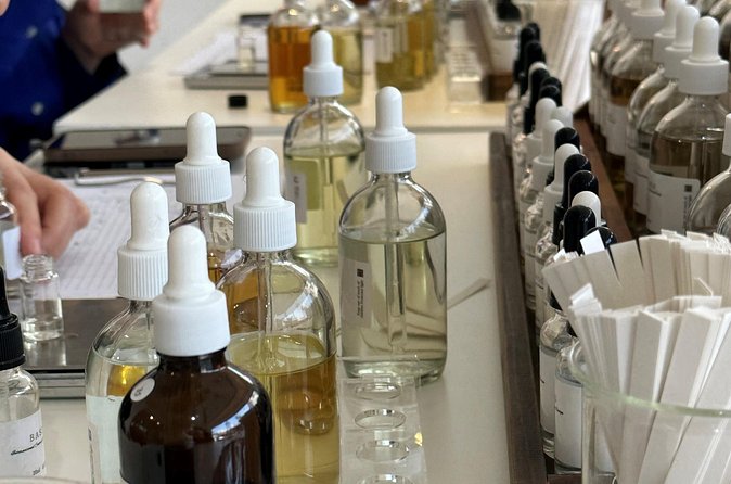 Make your K-scent perfume: Modern oneday class in Seoul - Blending Time: Three 5ml Trials and a Real Role in the Result