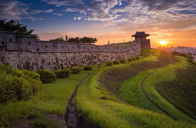 Night View Tour to Suwon Hwaseong Fortress from Seoul - Why Suwon Hwaseong looks different after sunset