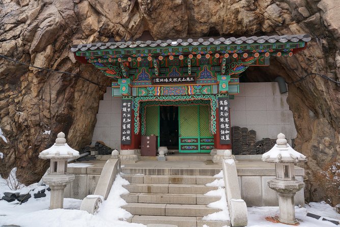 Private Hiking tour to Bukhansan Peak(Baegundae: 836.5m) with Mountain Expert - The climb payoff: summit views, temple moments, and seasonal surprises