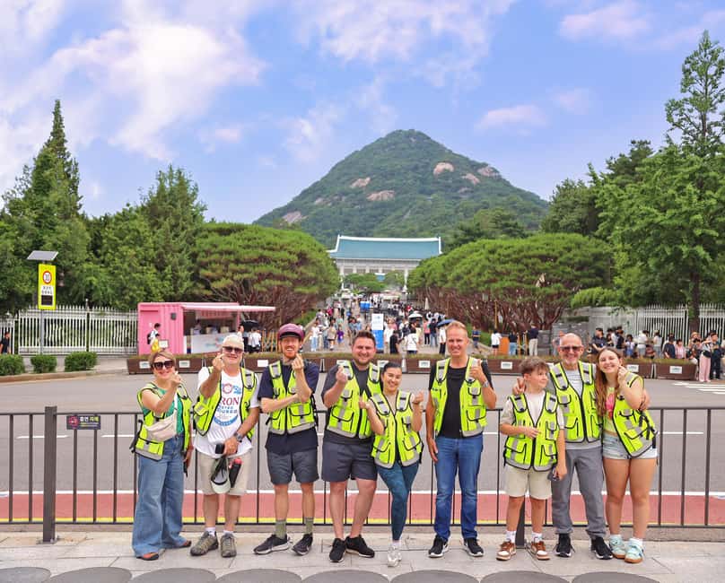 Seoul: City Highlights eBike Tour - Gyeongbokgung palace area: culture plus a chance for a big moment
