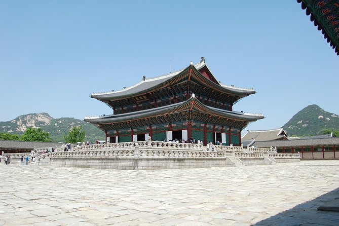 Seoul City Sightseeing Tour Including Gyeongbokgung Palace, N Seoul Tower, and Namsangol Hanok Village - Gyeongbokgung Palace and Gwanghwamun Gate: Joseon Power Meets a Quick Photo Moment