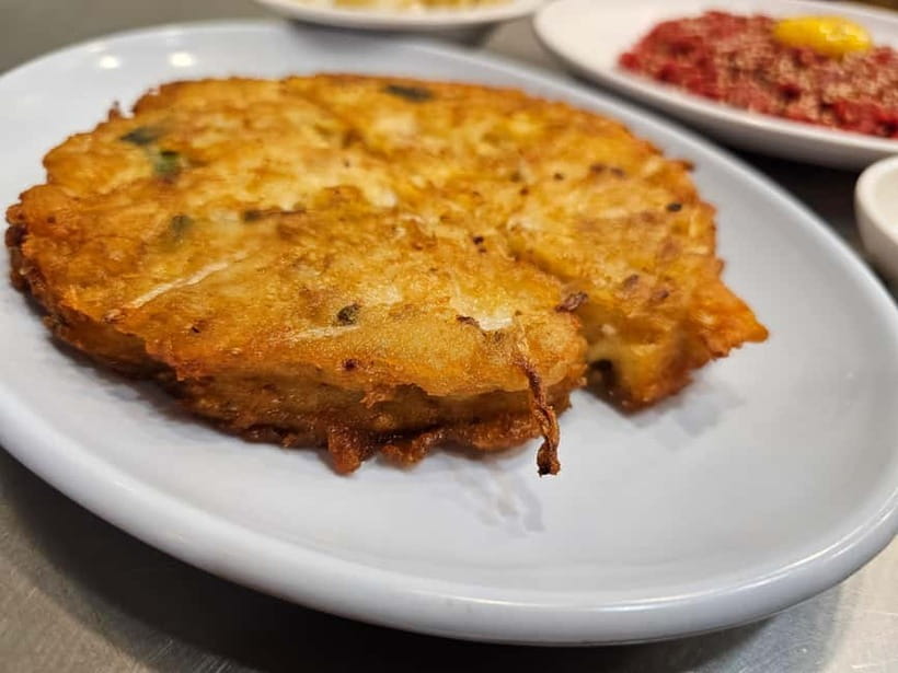 Seoul: Guided Food & Market Tour with 8+ Tastings - Insadong Food Stops: Handheld Favorites Like Tteokbokki and Gimbap