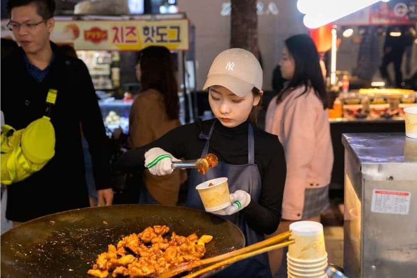 Seoul: Guided Food & Market Tour with 8+ Tastings - The Peaceful Teahouse Finish: Herbal Tea and Rice Cake