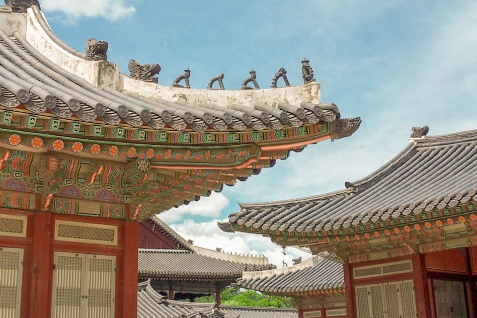 Seoul: Gyeongbok Palace and Bukchon Hanok Walking Tour - National Folk Museum of Korea inside the palace: artifacts with context