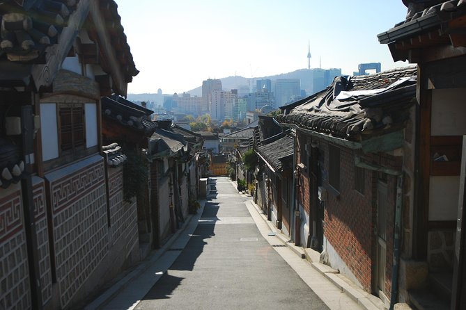 Seoul: Gyeongbok Palace, Bukchon Village, and Gwangjang Tour - Why this 4-hour Seoul route feels efficient (and still fun)