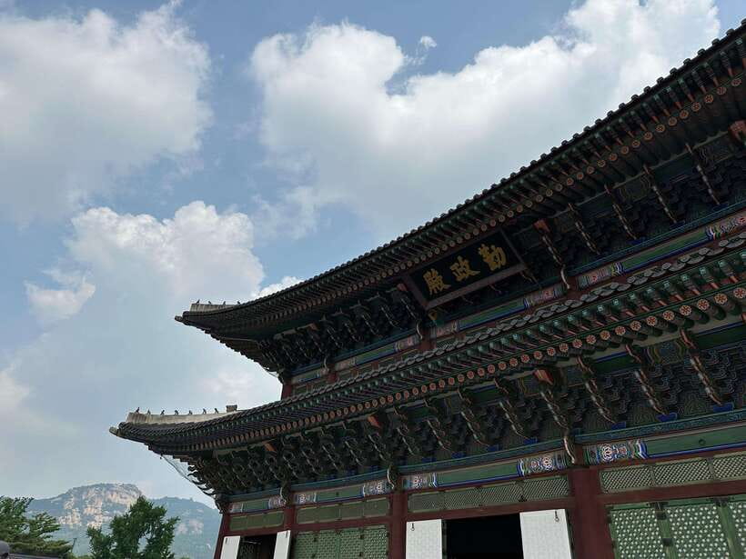 Seoul: Gyeongbok Palace, N Tower, & Local Market City Tour - Key things that make this tour worth your attention