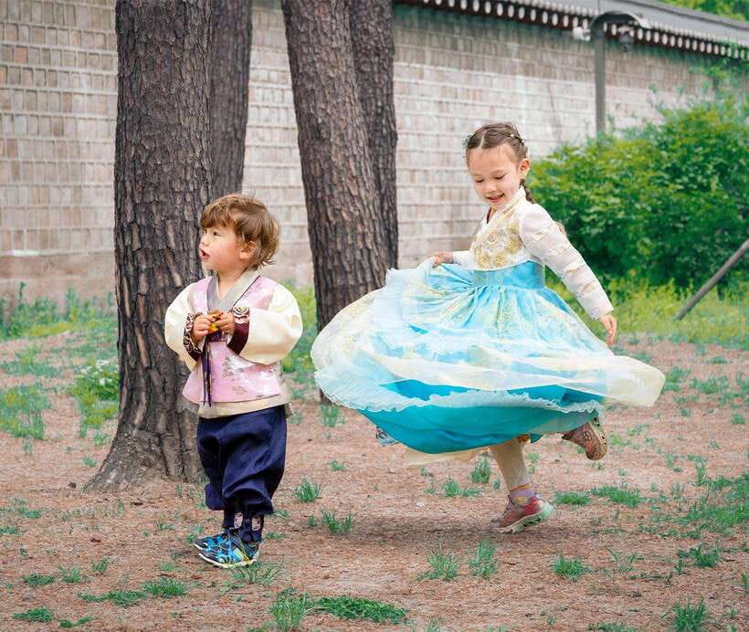 Seoul: Hanbok Rental with Gyeongbokgung Palace Entry - Bukchon Hanok Village walk after your fitting
