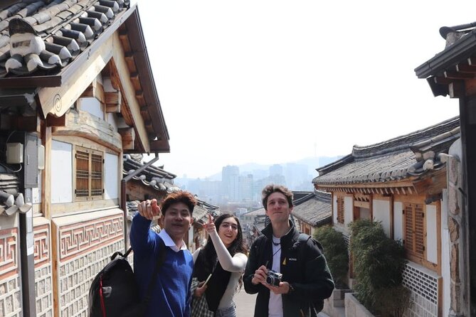 Seoul Highlights & Hidden Gems Tours by Locals: Private + Custom - Markets, temples, and tea streets: where Seoul feels lived-in