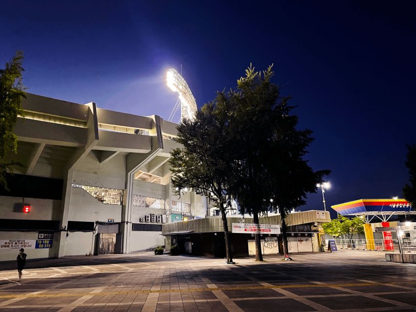 Seoul: Jamsil Baseball Stadium Game Ticket with Dinner& Beer - Jamsil Stadium: why Korean baseball feels like a concert