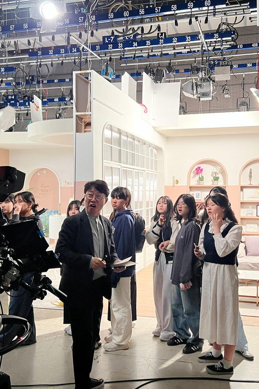 Seoul: MBC Insider Live K-Drama Rehearsal & VIP Studio Tour - MBC Headquarters: handprints at Star Park and live broadcast rooms