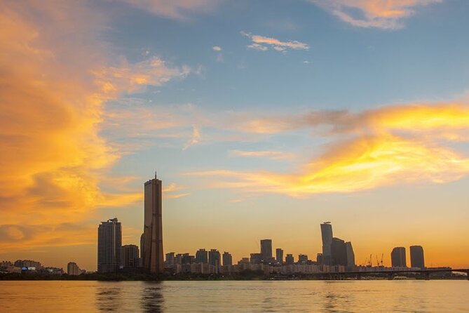 Seoul Night Tour with Han River Cruise and Gyeongbokgung Palace - Insadong: Craft Streets, Teahouse Vibes, and Seoul’s Heritage Mood