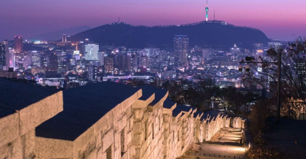 Seoul: Nighttime Tour of Palace, Market, Naksan Park & More - Key moments worth circling