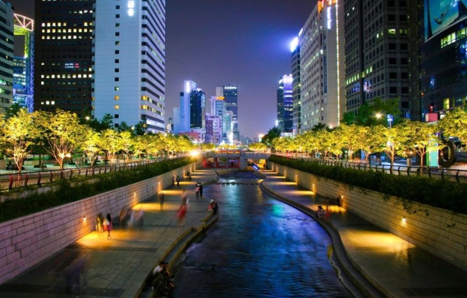 Seoul: Nighttime Tour of Palace, Market, Naksan Park & More - The Night Loop That Makes Seoul Feel Manageable