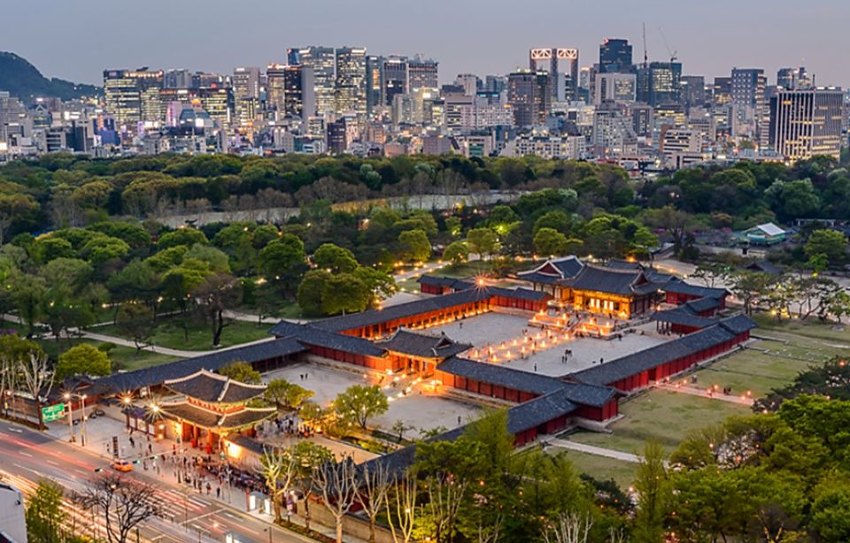 Seoul: Nighttime Tour of Palace, Market, Naksan Park & More - How the Tour Moves Between Stops (and Why Comfort Matters)