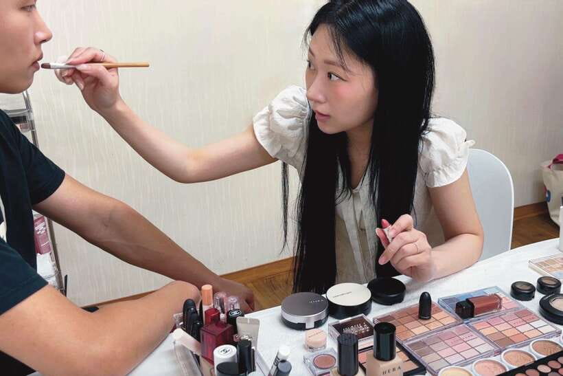 Seoul: Personalized Korean-style Makeup Experience - Finding RihaKim: where the session actually happens