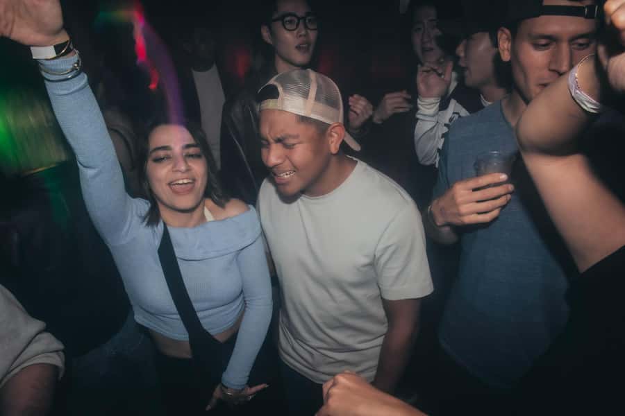Seoul: Premium Pub Crawl with Open Bottles - Stops and Stops’ Personality: What Each Venue Adds