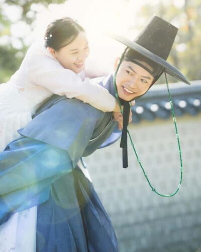 Seoul: Professional Hanbok Photography at Gyeongbok Palace - Meet Yong Kwon: The Kind of Direction You’ll Appreciate