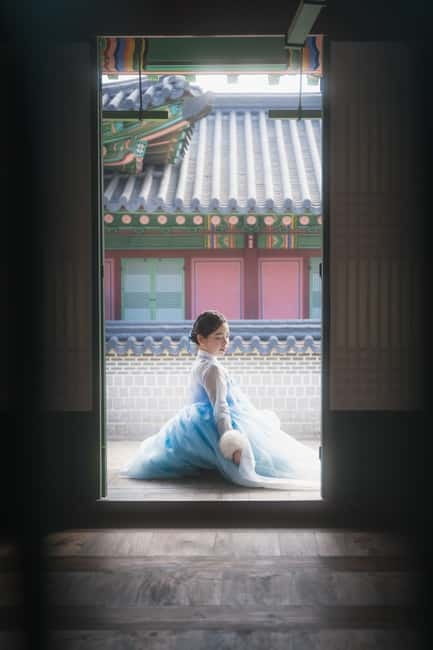 Seoul: Professional Hanbok Photography at Gyeongbok Palace - What You Receive: 300 Picks, 10 Edited Photos, and Same-Day Polaroids